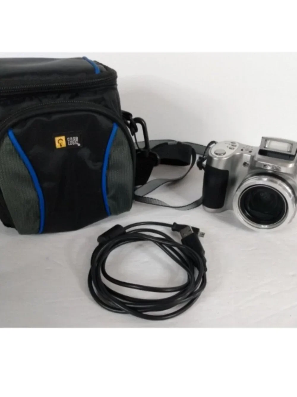 Kodak EasyShare Z710 Digital Camera 7.1 Megapixel 10X Digital Zoom Silver + Case